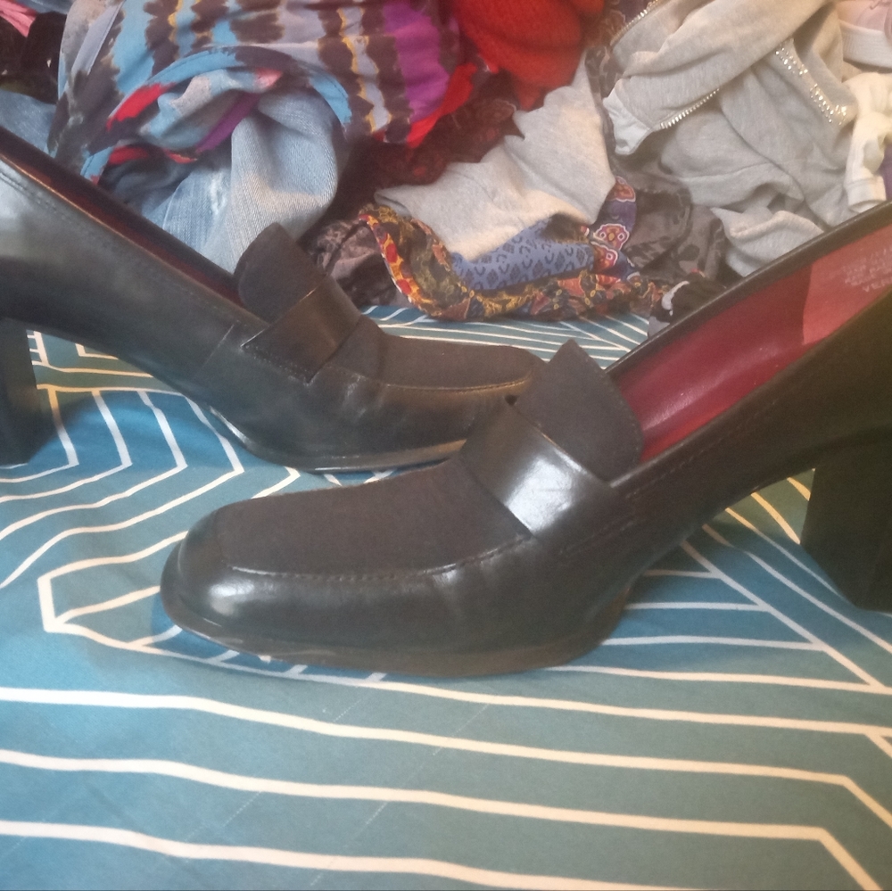 Woman's black dress shoes